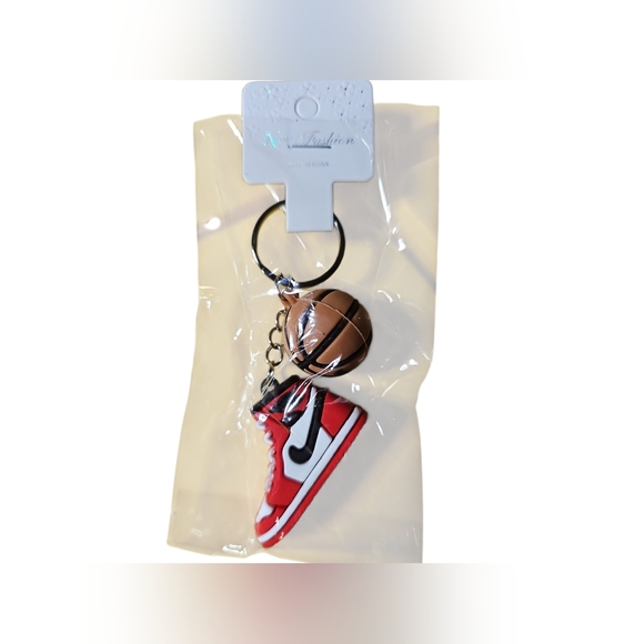 (Pick 1) Air Jordan Sneaker Basketball Keychains - Picture 7 of 8